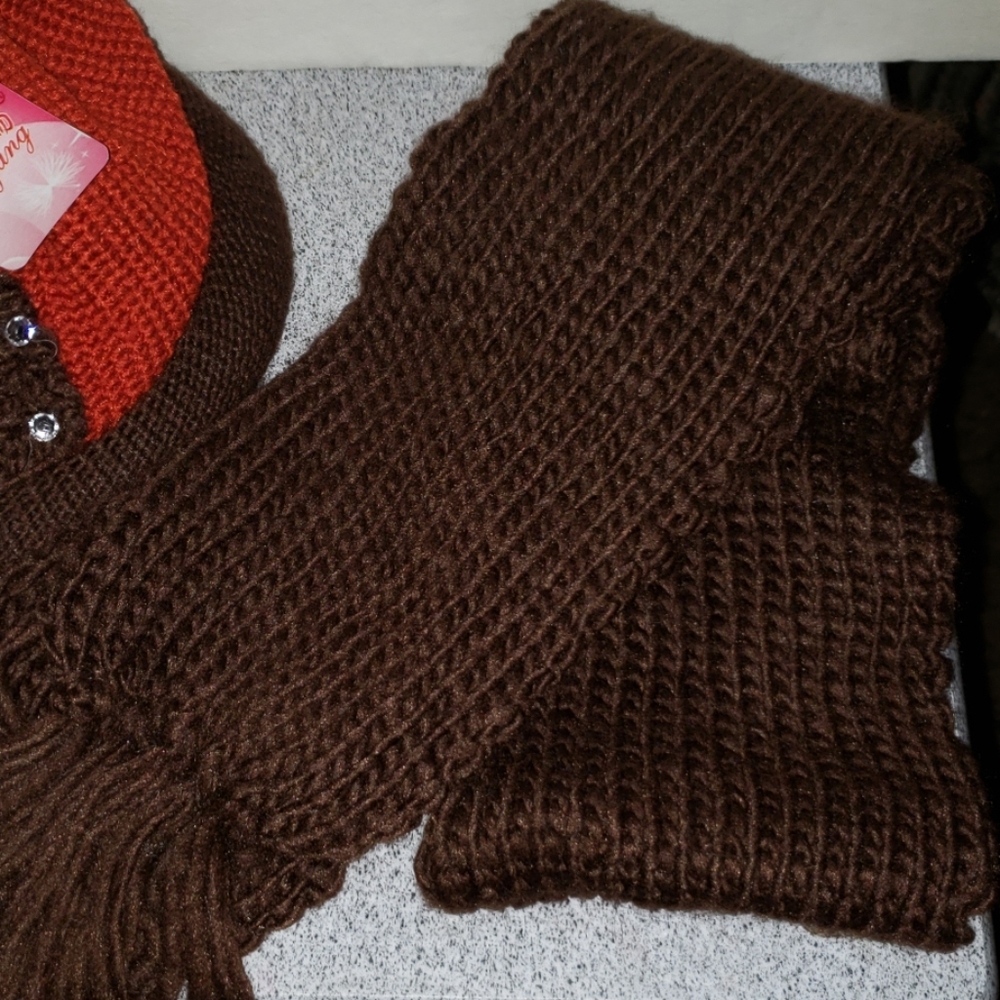 Youth Beanie with scarf - Picture 4 of 4